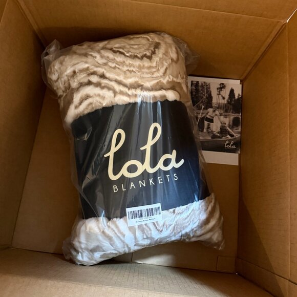 Unopened/Unused NWT Lola Blanket - Medium - Cosmic Sands - Picture 4 of 4